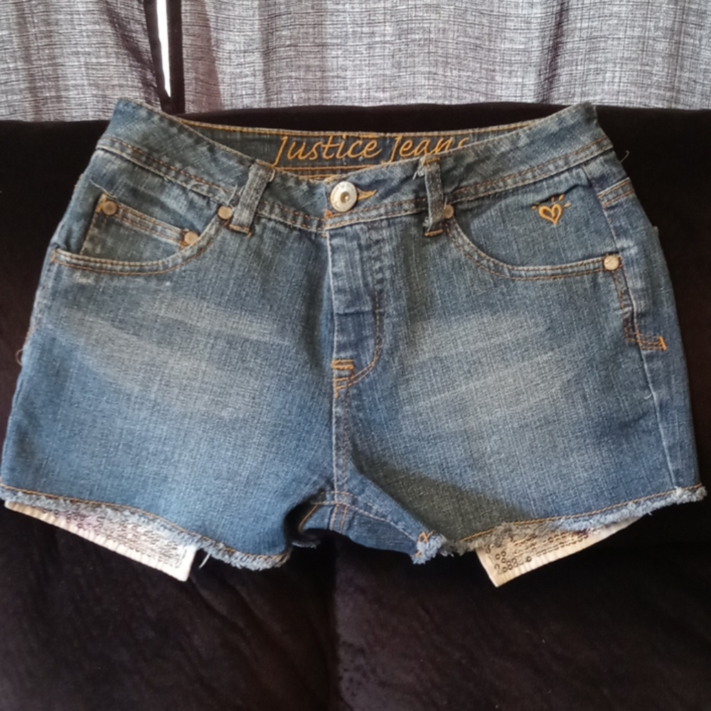 ๐๐ฉถNWOT JUSTICE DENIM JEAN SHORTS W/SILVER SEQUIN ON THE POCKETS๐๐ฉถ - Picture 1 of 3